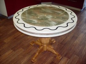 Сборка круглого стола в Тутаеве